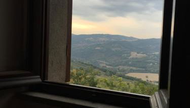 House in Central Todi with Sensational Views of Surrounding Countryside - Photo 2