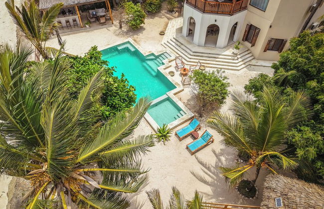 Solymar Staffed Beach Front Villa - Photo 29