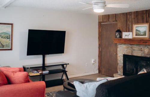 Cozy & Peaceful View - Walk2Resort - Fireplace - Foto 36