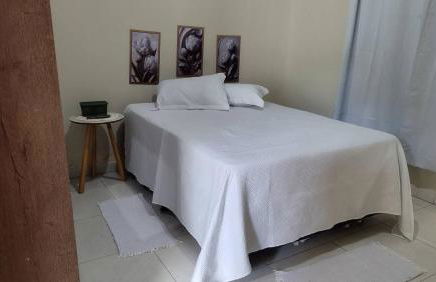 We offer a crib, bed and bath linens - Foto 1