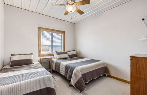 Quiet Riverfront Cabin with Boat Slip Family Friendly Stay in Decatur Nebraska Sleeps 9 - Foto 7