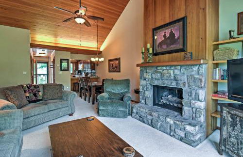Year-Round Fun in Beech Mountain! Condo with Balcony - Foto 6