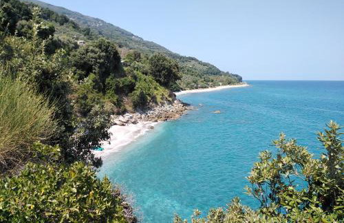 Kamari Beach guest house - Photo 14