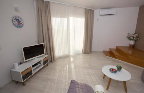 Guest house LUCIJA with swimming pool - Photo 35