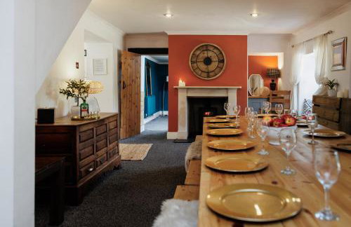 The Farmhouse with two hot tubs - Foto 60