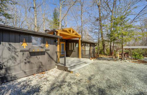 Near Lake and Trails Rustic Newland Cabin with Deck! - Foto 26