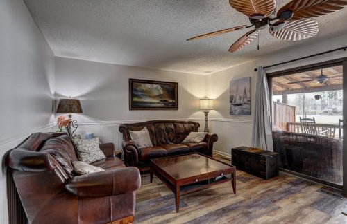 Lakefront Stillwaters Villa with Deck and Private Dock - Foto 8