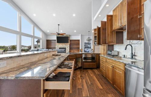 Lakefront Mansion!Close to SAC&Mahoney State Park! - Foto 17