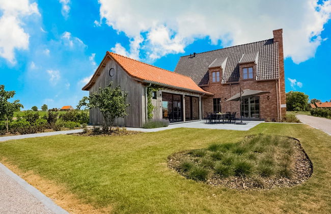 Chic Villa in Comines-warneton With Garden - Foto 1