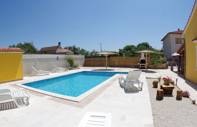 Detached House at Country Side, Fenced Private Garden Ideal for 2 Fam, Wifi - Photo 17