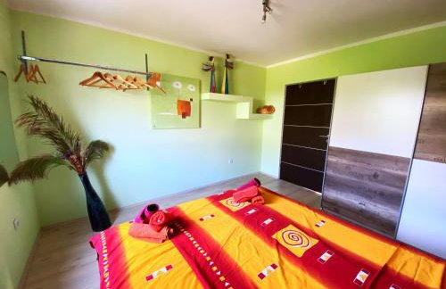 Modern Red & Blue Apartment - Photo 10