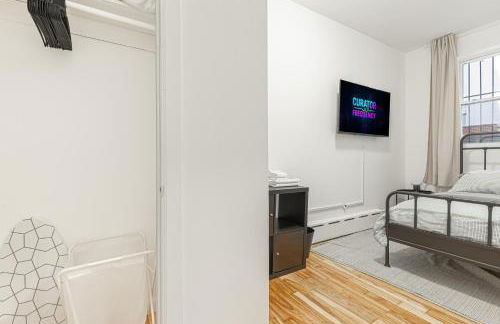 Modern Comfort 2BR with Washer & Dryer Near Subway & LGA - Foto 28