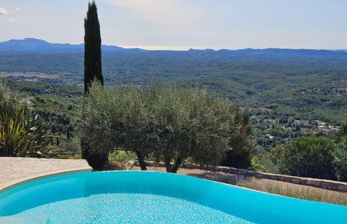 Villa La Genestière - Familienoase und Golfertraum mit Infinity-Pool und 180-Grad-Panoramablick bis zum Meer - Foto 10