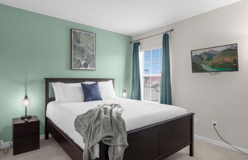 Large Spacious Home w Private Pool & Hot Tub - Photo 32