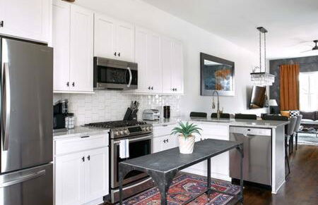 Hillsboro Village Rooftop Retreat with City Views, Sleep 12 with Gourmet Kitchen, Smart TVs & Garage, Walk to Vanderbilt, Pancake Pantry and Boutique Shopping, Minutes to Broadway, 12 South and The Parthenon, Perfect for Groups, 24Hr Hospitality - Foto 5