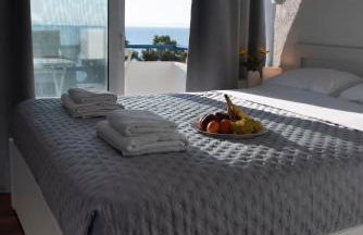 Panoramic Seaview Maisonette with Garden - Photo 35