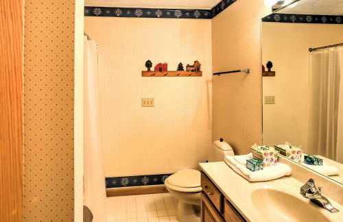 Condo on First Green with Deck at Schuss Mountain! - Foto 12