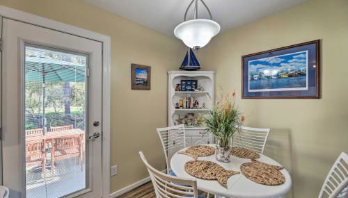 Beaufort Pad with Patio 3 Blocks to Waterfront! - Foto 4