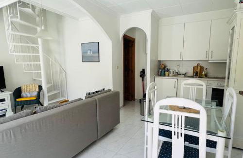 Sunny, South-Facing & Welcoming - Foto 12