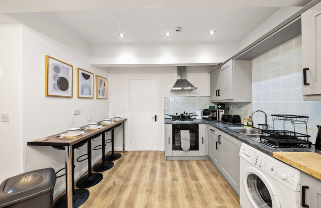 Spacious 3BR Apt, JQ Birmingham with Parking - Foto 23