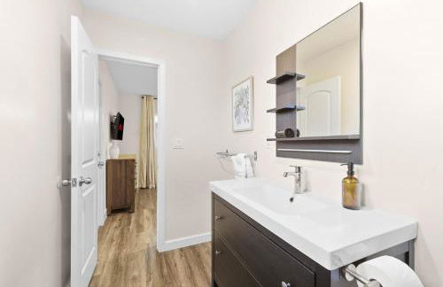 Dog Friendly Home Near the Beach with Grill, Fire Pit, Enclosed Backyard - Foto 80