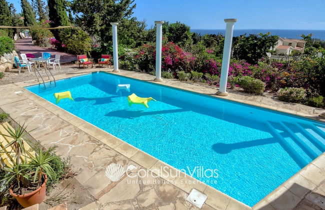 Wonderful Quiet Area, Completely Privacy, Large Private Pool, Colourful Garden - Foto 23