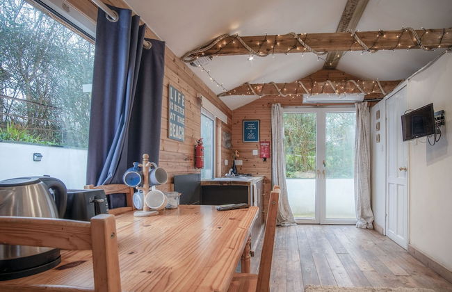 The Lodge - 1 Bedroom - Freshwest Beach Retreat - Photo 8