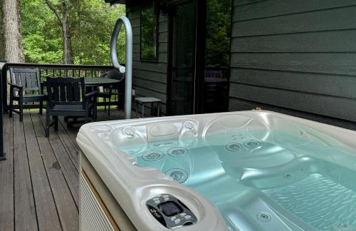 Stunning Cabin with Spa Perfect for Outdoor Sports in Carbondale, Illinois - Foto 4