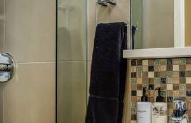 Secure Holiday Apartment w Private Pool Calico - Photo 62