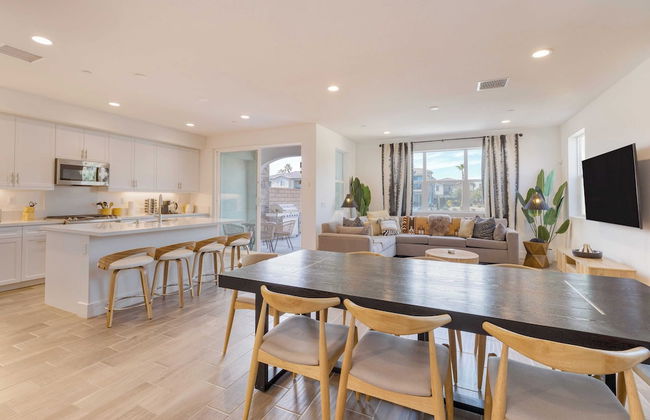 Lakefront w/ Private Pool, Great for Festival Season Lago Luxe by Avantstay - Foto 11