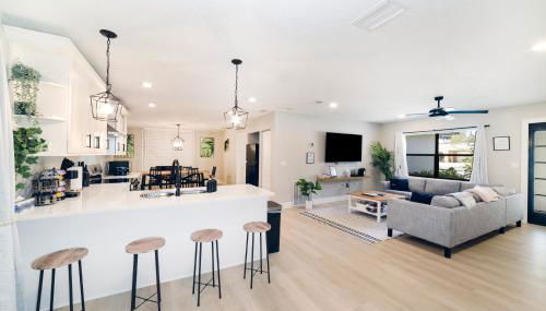 New 6min to 3 Sister Springs, Spacious, Fun with Game Room - Foto 1