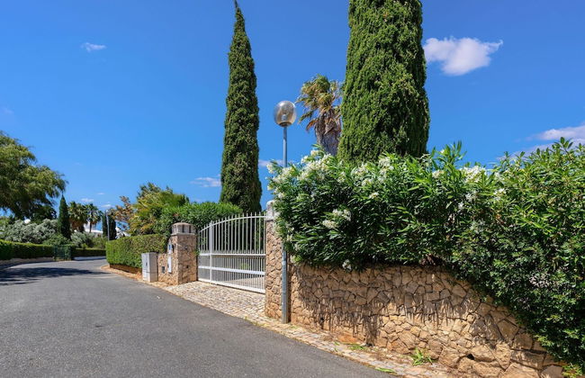 Golfinhos Magnificent Spacious 5 Bedroom Villa - Foto 49