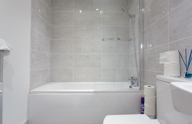 Live in Leeds Greenhill Bungalows - Photo 23