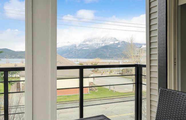 Harmony Haven 2BR Lakefront Suite - Photo 24