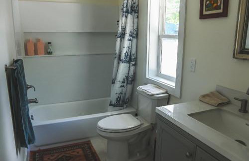 Modern, Quiet and Charming Downtown Apartment - Foto 6