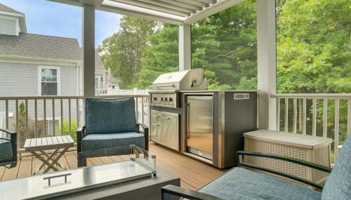 2 Mi to Public Beach! Cape Cod Gem with Fire Pit - Foto 3