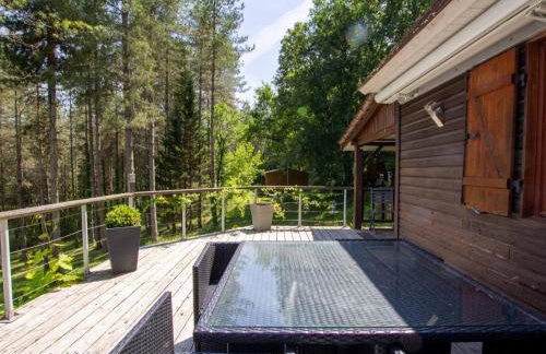 Chalet rustique au cœur du Périgord Noir avec terrasse et confort inclus - FR-1-616-397 - Photo 1