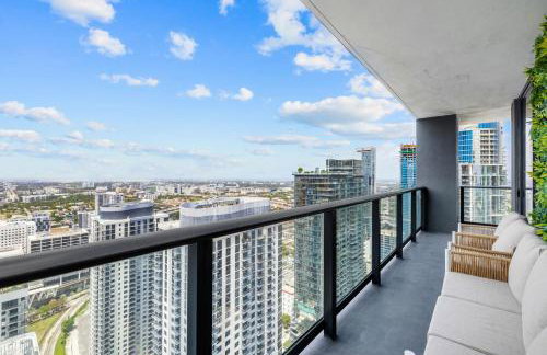 Stunning Lux 2 Bed 2 Bath with Panoramic View from Balcony - Foto 47