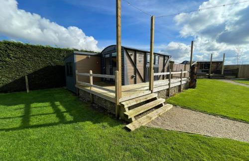 Maple Lodge Quirky Salvaged Railway Carriage with Hot Tub - Foto 1