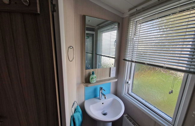 Seaside 6-person Caravan at Rockley Park - Foto 10