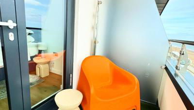 Stunning Beach Front Apartment with Sea views, FREE Parking & Balcony - Foto 3