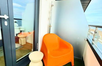 Stunning Beach Front Apartment with Sea views, FREE Parking & Balcony - Foto 3