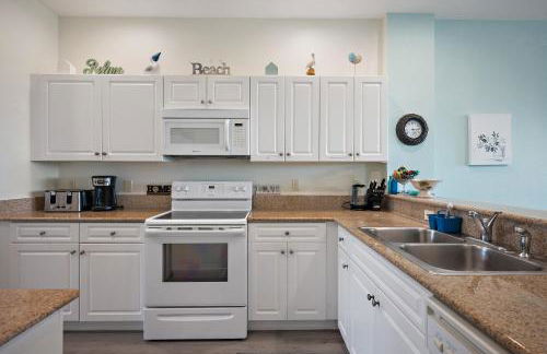 Lovely 2-Bedroom plus Den Condo in Greenlinks Resort - Photo 42