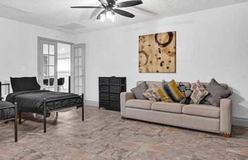 Updated 5BR Baytown Home | Sleeps 12 |Patio&Grill - Foto 39