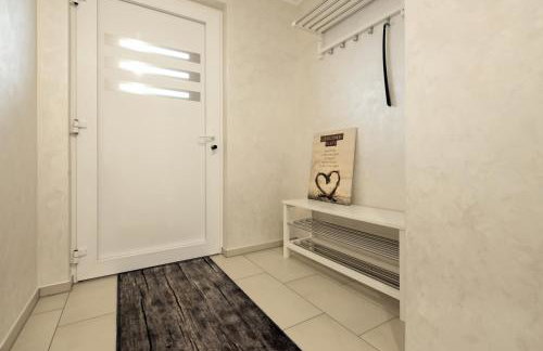Modern Wohnen I Smart TV I Terrasse I 2x Parkplatz I 2 Schlafzimmer I 6 Schlafplätze - Foto 3