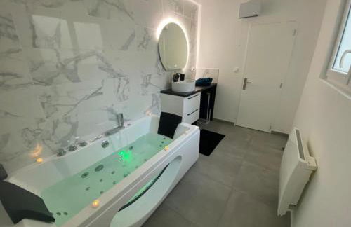 Trog'Love: Balnéo détente dans une troglodyte - Foto 5