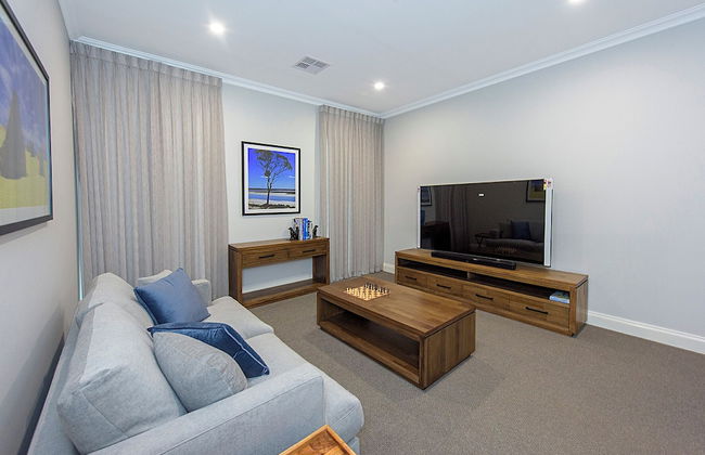 A Waterside Paradise - Foto 11