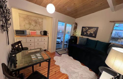 Arcata Forest Retreat Peaceful Redwood Suite 5 min to Downtown Arcata w Private Patio Fountain & Fire Pit - Foto 3