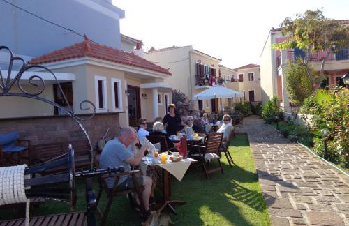 Niki Studios Sea - Front - Photo 25