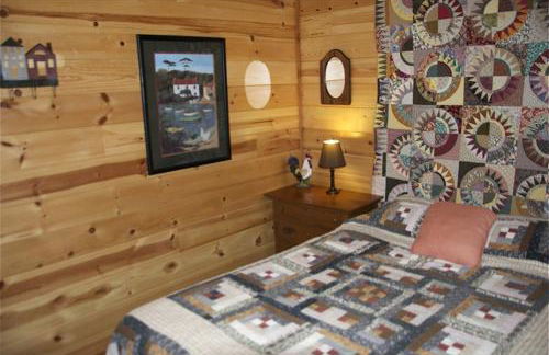 Secluded Rustic Cabin Rental in the Woods of Squaw Lake in Northern Wisconsin - Foto 4